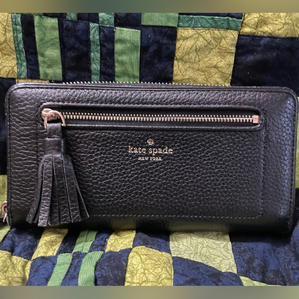 Kate Spade Zip-Around Wallet Black Pebbled Leather Many Compartments